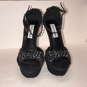 Steve Madden 5 1/2 inch black heels.